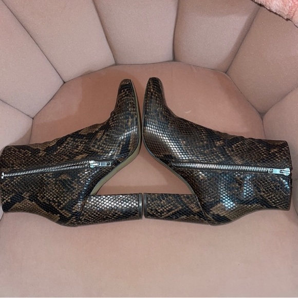 Steve Madden “Pixie” Brown/Black Snake Print Ankle Booties - 8 - Picture 8 of 11